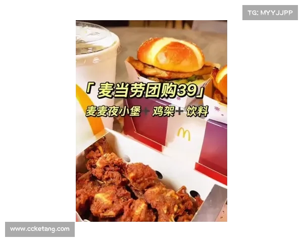 莱万大赞韩式炸鸡费尔明称饮品为亮点两人享受美食时刻 莱万大赞韩式炸鸡费尔明称饮品为亮点两人享受美食时刻